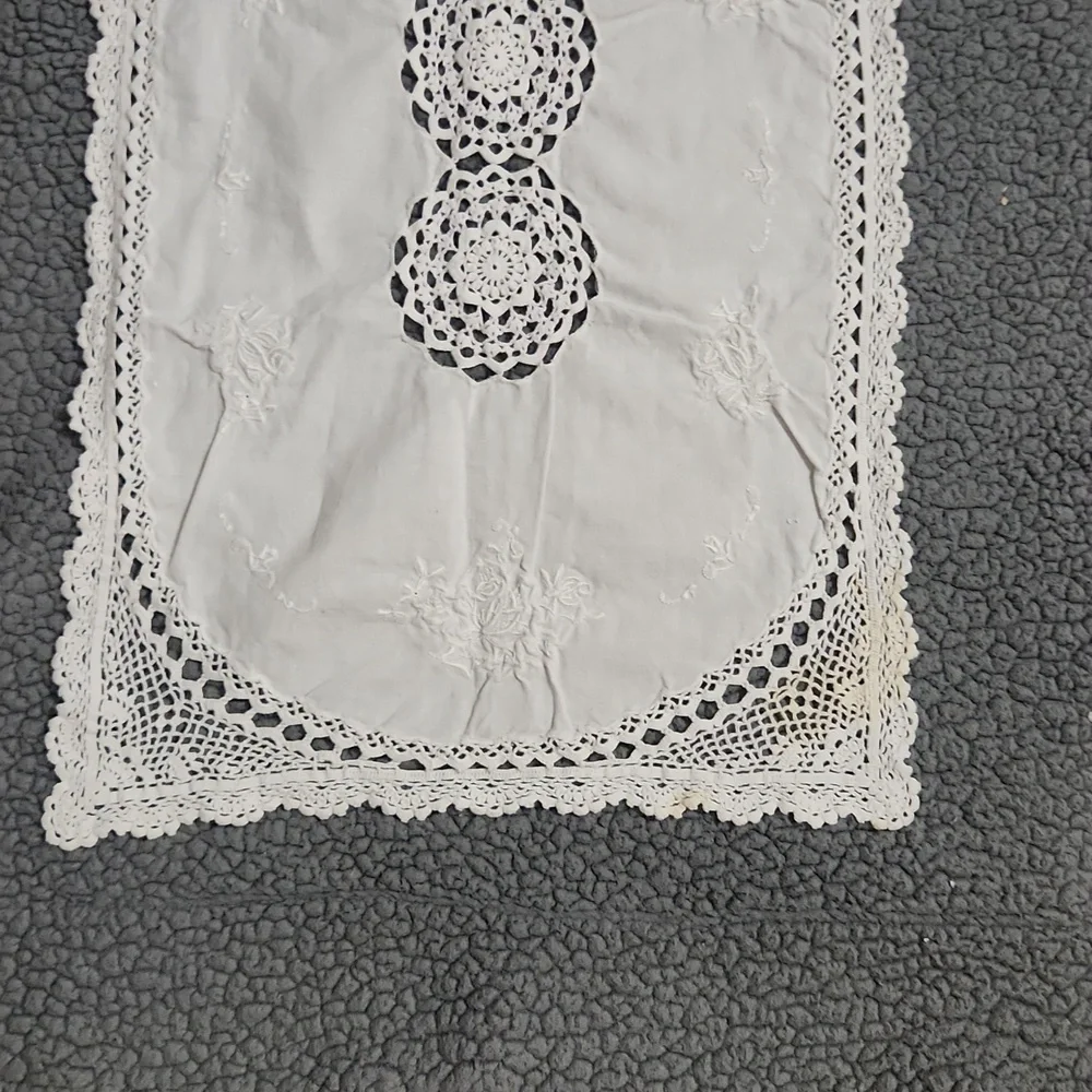 Vintage white table runner with 3 cloth napkins 100% cotton